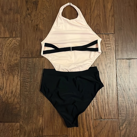 Forever 21 black & pink swimsuit - Picture 8 of 8
